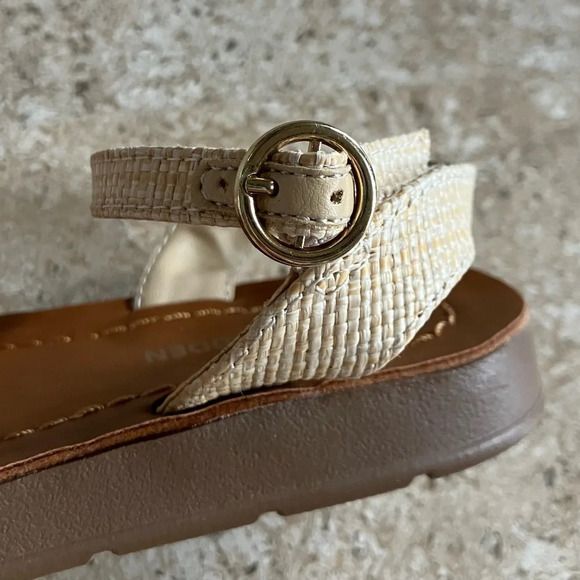 NWOB Steve Madden Little Girls Jharrlow Flat Sandals (1) - Picture 8 of 9